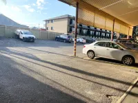 塔拉魯汽車旅館 - 停車場