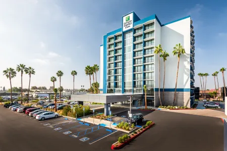 Holiday Inn Express & Suites Santa Ana - Orange County
