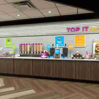 Tru by Hilton Hazleton Dining/Meeting Rooms