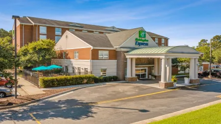 Holiday Inn Express Williamsburg North Отели в г. Lightfoot