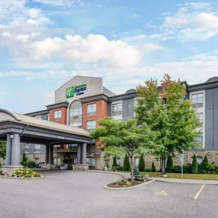 Holiday Inn Express & Suites OTTAWA AIRPORT by IHG