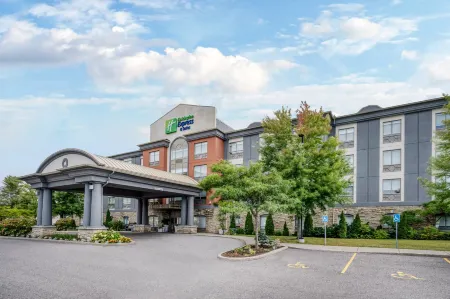 Holiday Inn Express & Suites Ottawa Airport