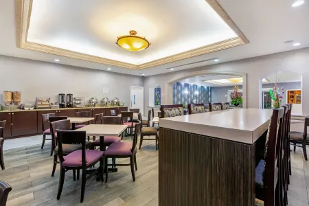 La Quinta by Wyndham CD Juarez Near US Consulate Отели рядом с достопримечательностью «Gran Plaza Juan Gabriel»