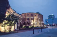Courtyard Greensboro - بار