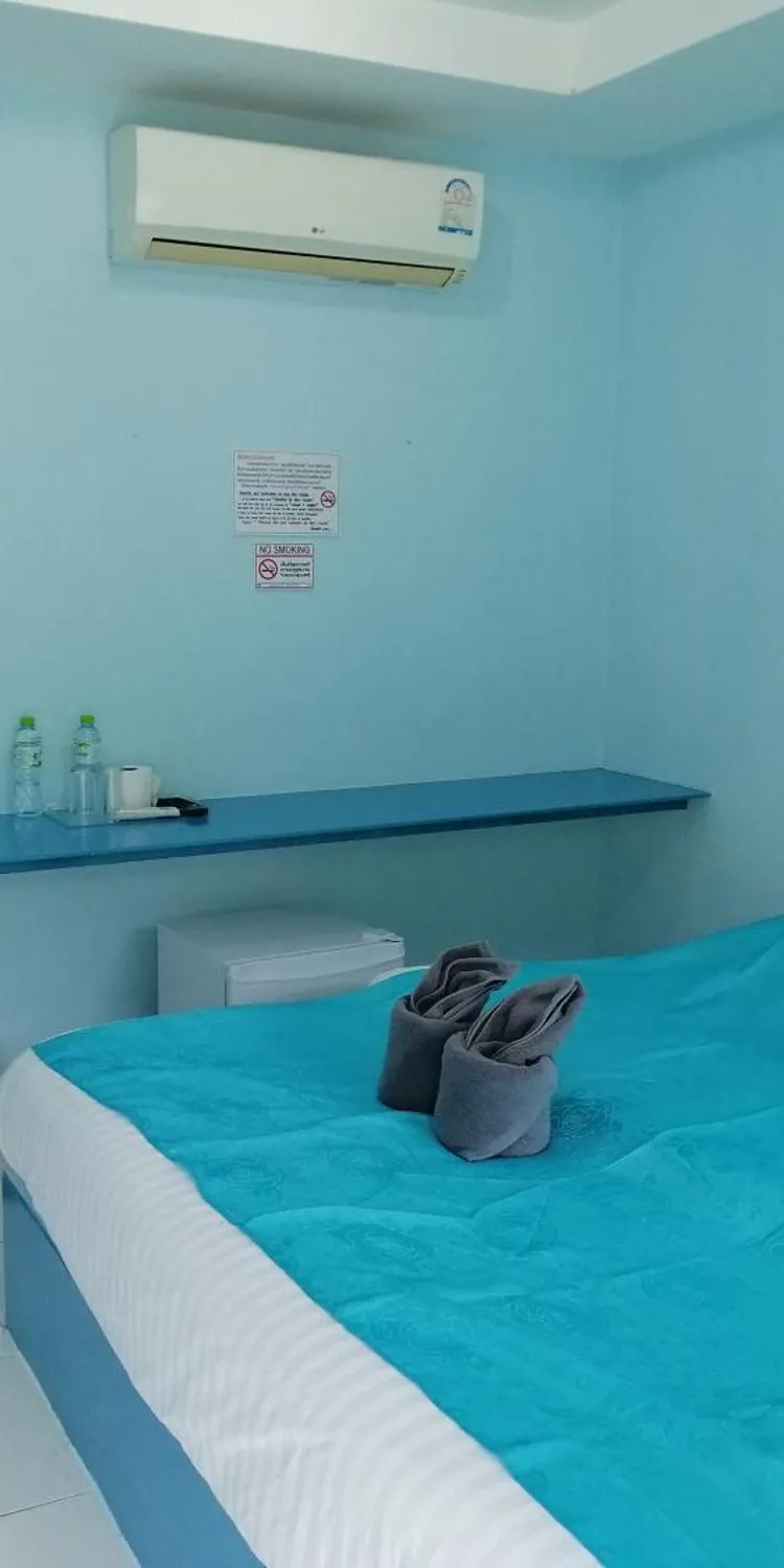 ห้องเตียงใหญ่ พร้อมระเบียง