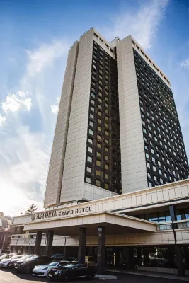 Astoria Grand Hotel Hotels near Силвър център