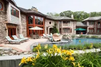 East Hampton Art House Bed and Breakfast - Strand