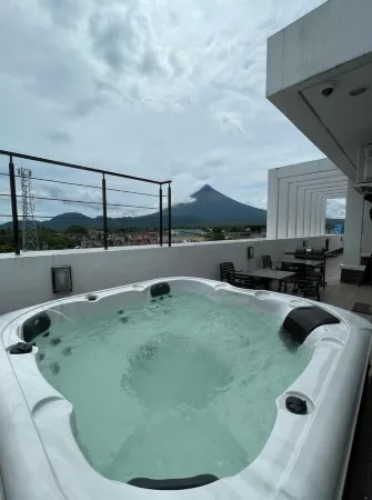 J Spazio Apartelle and Cafe Отели в г. Bacacay