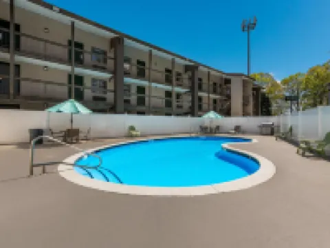 Quality Inn & Suites Airport Hotels in Charlotte