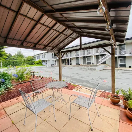 Colonial Lodge Motor Inn