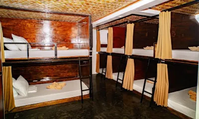 Guni Guni Hostel Отели в г. 