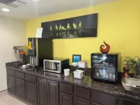 Super 8 by Wyndham Petersburg - breakfast