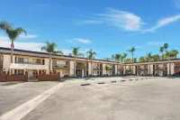 Stanford Inn & Suites Anaheim - parcheggio