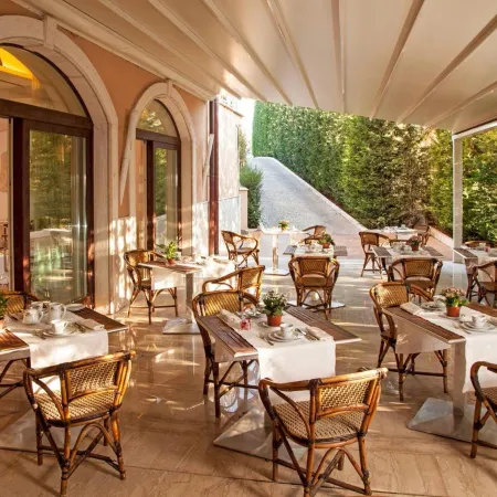 Hotel Piccolo Borgo Отели рядом с достопримечательностью «Станция метро Subaugusta»