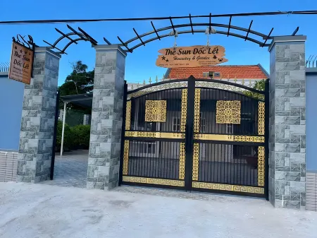 The Sun Doc Let Отели рядом с достопримечательностью «Hoa Lan Island Resort»