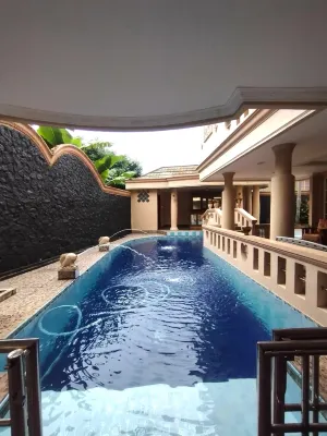 Villa Princess Sentul 6br Private Pool Hotels in Cijayanti