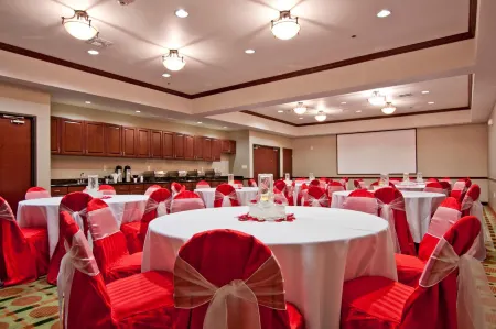 Best Western Plus Duncanville Dallas Отели рядом с достопримечательностью «Парк Крис Парис»