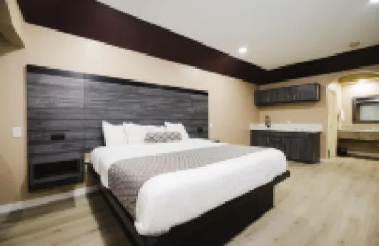 Sapphire Inn & Suites