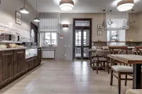 Staryij Dvorik Na Orlovskoj Hotel - Bãi đậu xe