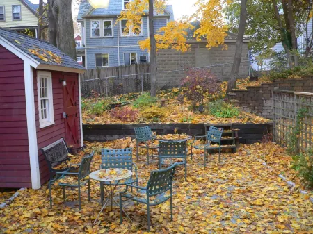 The Morrison House Bed and Breakfast Отели рядом с достопримечательностью «Ассембли Роу»