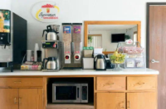 特温斯堡-克利夫蘭地區速8酒店