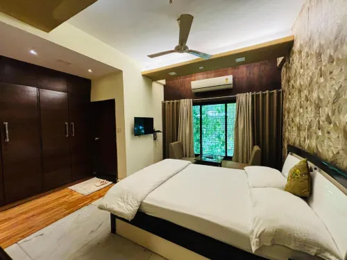 Royal Palms Luxury Service Apartment - Pet friendly
