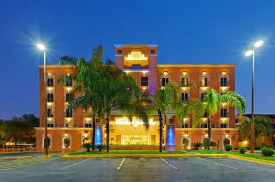 Holiday Inn Express Monterrey Galerias-Sn Jeronimo Hoteles cerca de Plaza Fomerrey 35