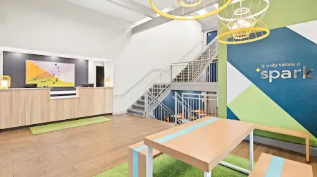 Spark by Hilton Wichita East Отели в г. Уичито