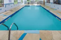 Super 8 by Wyndham Valparaiso - Pools