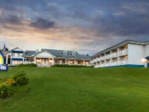 Days Inn by Wyndham Petoskey Hotels in Petoskey