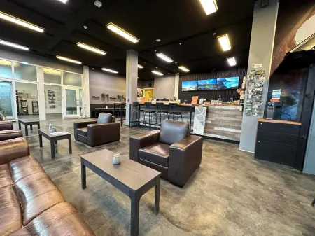 Bus Hostel Reykjavik - Reykjavik Terminal Отели рядом с достопримечательностью «Sky Lagoon»