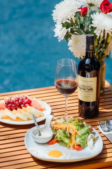 รูปภาพของไฮด์อะเวย์