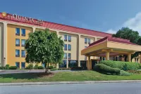 La Quinta Inn & Suites by Wyndham Charleston Riverview のホテル