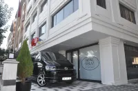 Golaz SUİT Otel Отели рядом с достопримечательностью «Кизилэйская площадь»