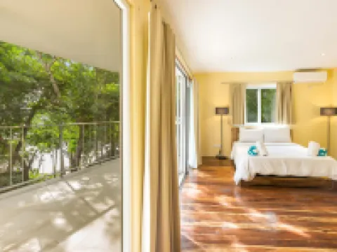 Antique Amor Bungalows & Villas Hotels in Pandan