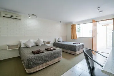 Capella Hotel Motel Hotels in 