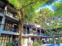The Henry Resort Taramindu Laiya Hotels in Lobo
