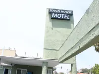 Town House Motel Hotels in Lynwood