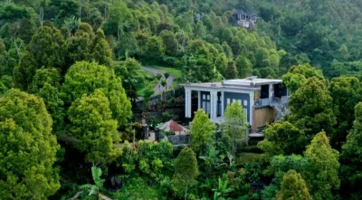 La Montaña Hotels near Toko Suda Aditya