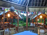 Hakiki Inn Bungalows - parkir