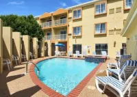 Comfort Suites DFW Airport - Kolam Renang