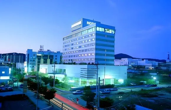 龜尾世紀大酒店