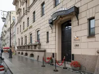Obolenskiy Hotel Hotel berhampiran Taman Musim Panas