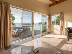By the Bay Beachfront Apartments