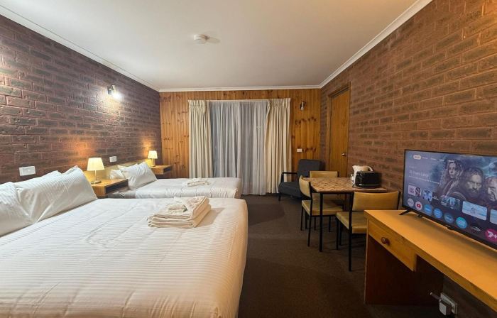Country Roads Motor Inn