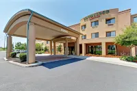 Courtyard Harrisburg West/Mechanicsburg Hotel dekat Messiah College