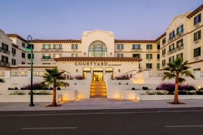 Courtyard Santa Cruz Hotels near Brommer Street County Park