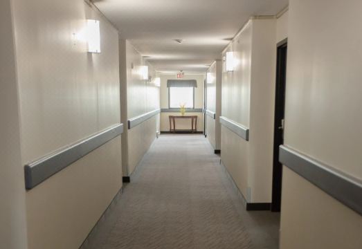 슈퍼 8 바이 윈덤 화이트코트