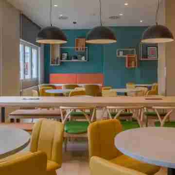 Spark By Hilton Van City Centre Dining/Meeting Rooms