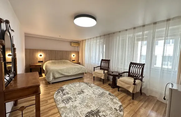 康普雷斯水星酒店